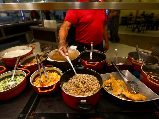 A alta nos preços dos alimentos tem impactado o lucro dos donos de bares e restaurantes 