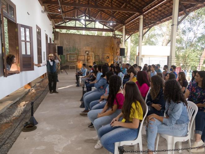 Alunas e alunos das EM João Reis de Souza e Nelcina Rosa de Jesus prestigiaram a premiação do concurso de redação