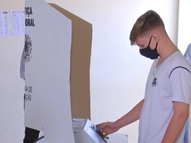 Registro de eleitores entre 16 e 17 anos, cujo voto é facultativo, teve um crescimento de mais de 50% nas eleições de 2022