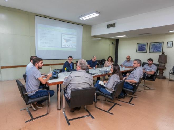 Durante reunião, Gustavo Nunes solicitou que a empresa busque meios de ampliar as vendas diretas no município