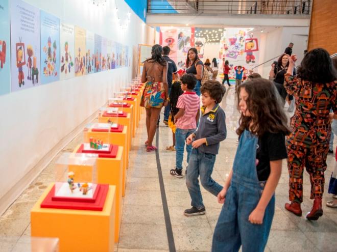 A exposição incentiva que as crianças se divirtam e reflitam de maneira lúdica