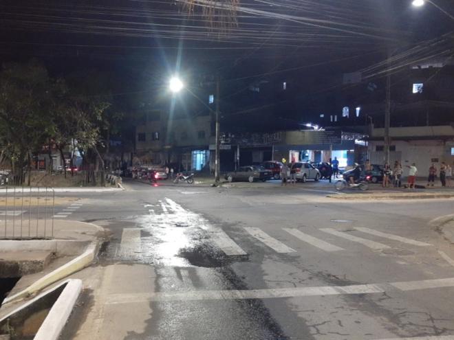 Acidente aconteceu na noite de sábado, no cruzamento da avenida José Cândido de Meire com a rua Tóquio, no Bethânia 