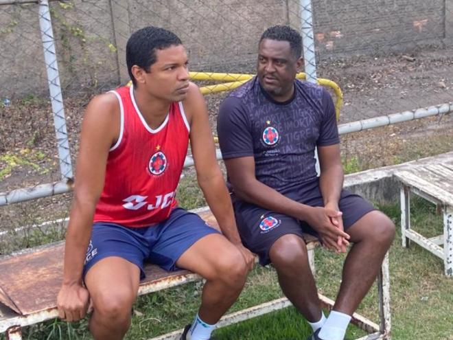 O capitão Wellington e o técnico Jorge Castilho se dizem preparados para administrar a pressão e confirmar o retorno do Tigre à Série A do Mineiro 