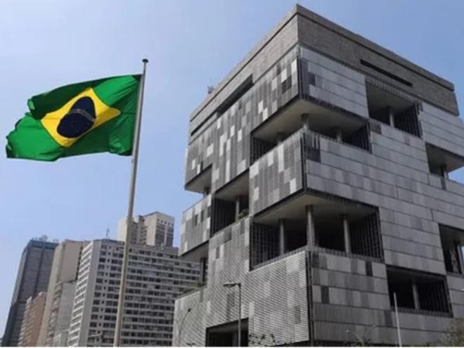 Somente no primeiro semestre de 2022, a Petrobras já pagou R$ 179 bilhões aos cofres públicos, sendo R$ 147 bilhões entre tributos e participações governamentais e cerca de R$ 32 bilhões de dividendos para a União