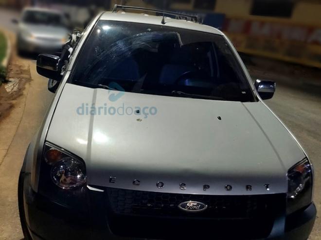 O Ford Ecosport tomado de assalto foi encontrado pela Polícia Militar
