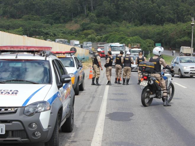 Avisar sobre os locais de blitz para outros motoristas pode ser constituído como crime 