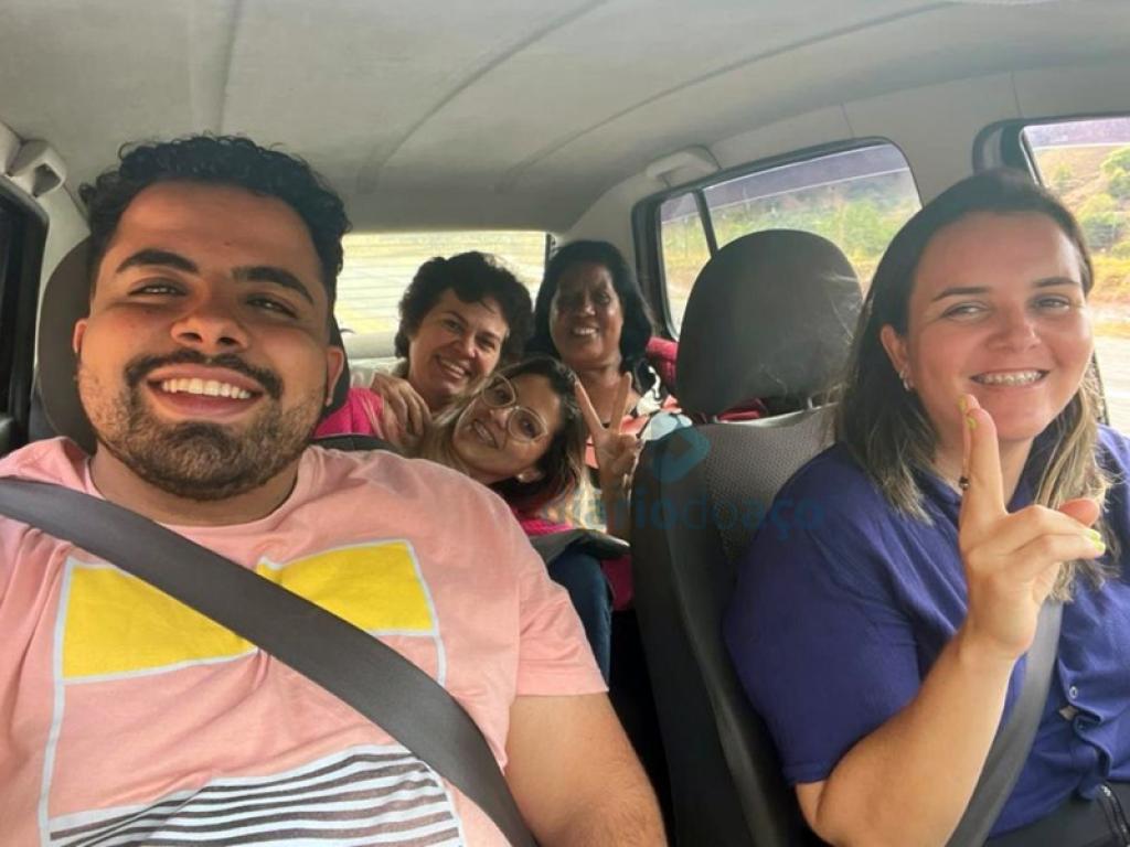 Na foto tirada pelos professores, minutos antes do acidente, apenas o professor Jefte de Sá sobreviveu ao sinistro com o carro