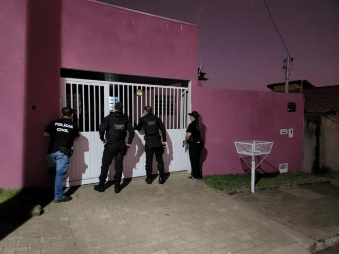 Os agentes cumprem mandados de prisão e de busca e apreensão em cidades de cinco estados, dentre elas, Coronel Fabriciano